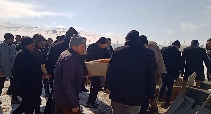 Depremde hayatını kaybeden üniversite öğrenci Özalp’te toprağa verildi