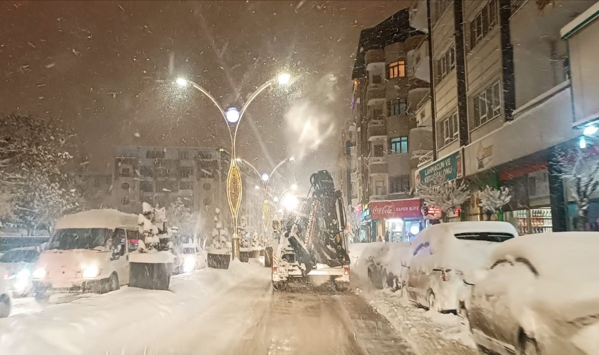 Van’da 67 yerleşim yeri yolu ulaşıma kapalı