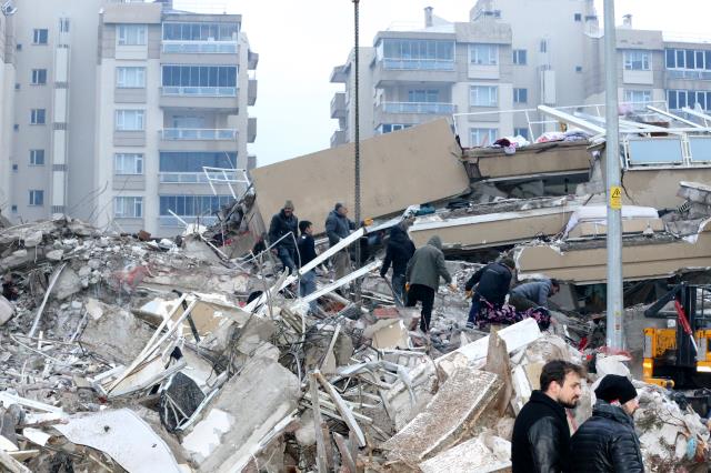10 ili vuran depremde bilanço çok ağır! Hayatını kaybedenlerin sayısı her geçen dakika artıyor