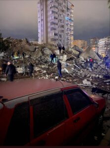 Kahramanmaraş'ta deprem! Çok sayıda bina yıkıldı!