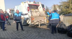 Tuşba Belediyesi Deprem Bölgesinde Temizlik Çalışması Yapıyor