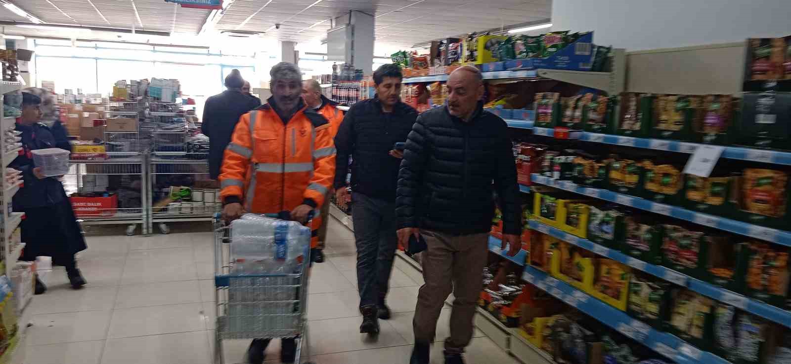 Demiryolu çalışanlarından deprem bölgesine yardım