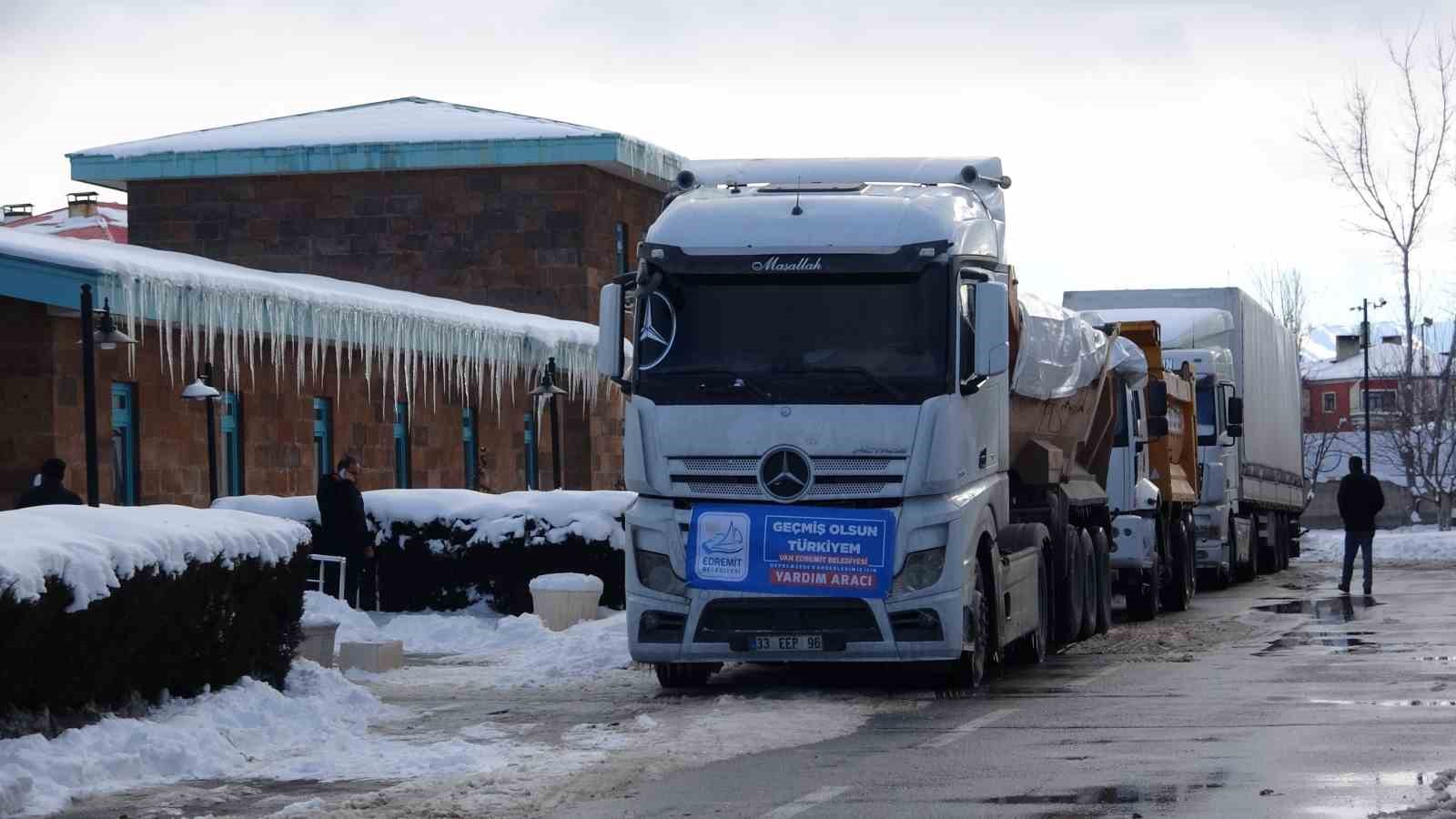 Van’dan yeni yardım tırları deprem bölgesine gönderildi