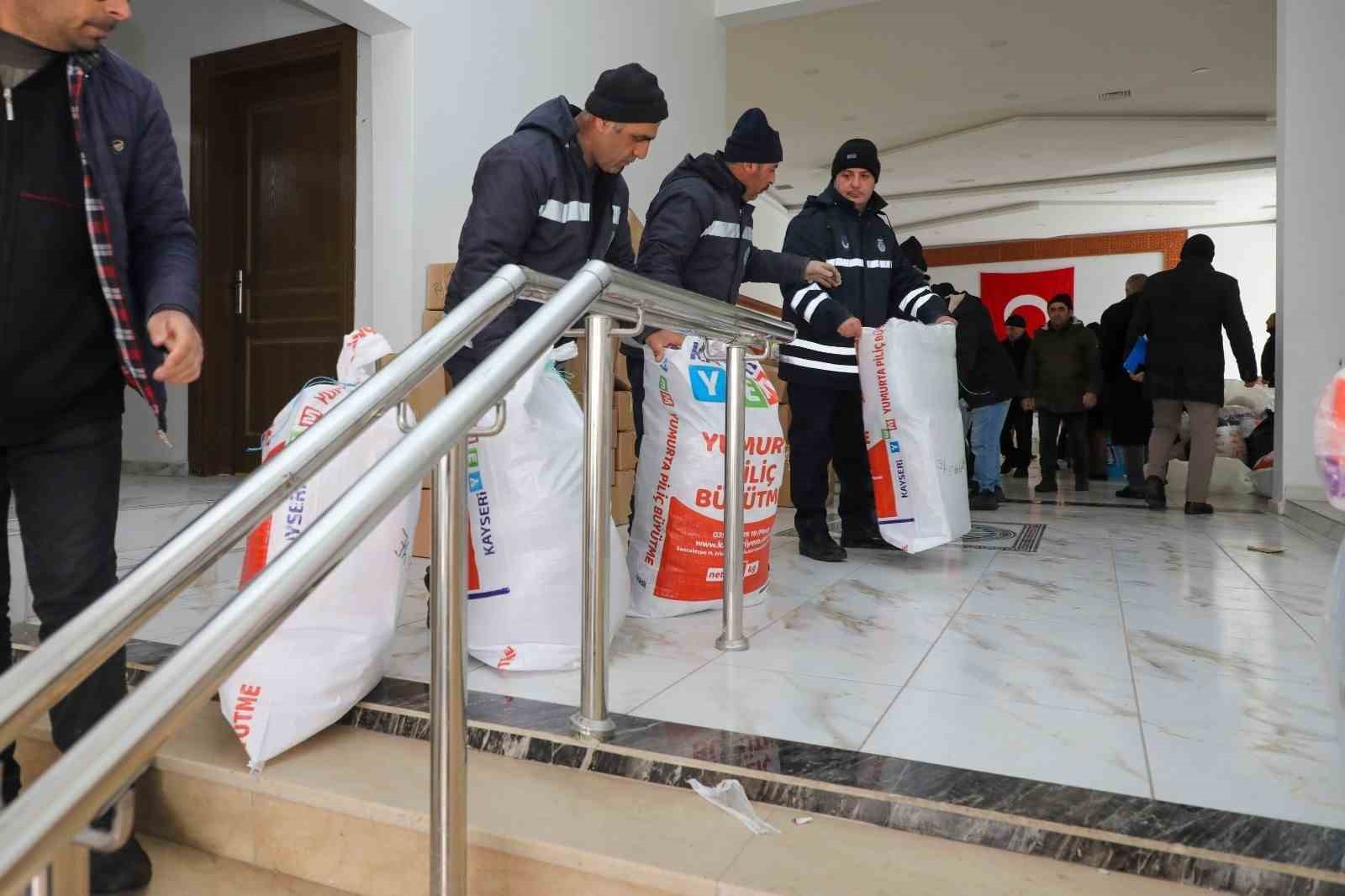 Gürpınar’da depremzedeler için seferberlik