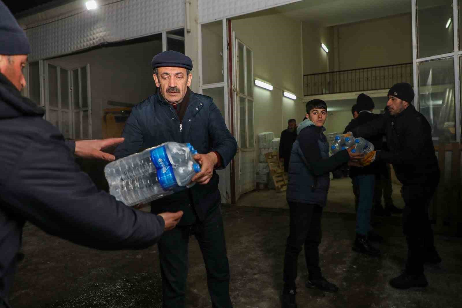 Gürpınar’da depremzedeler için seferberlik