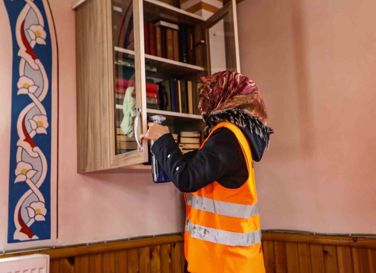 Van’da Ramazan öncesi cami temizliği