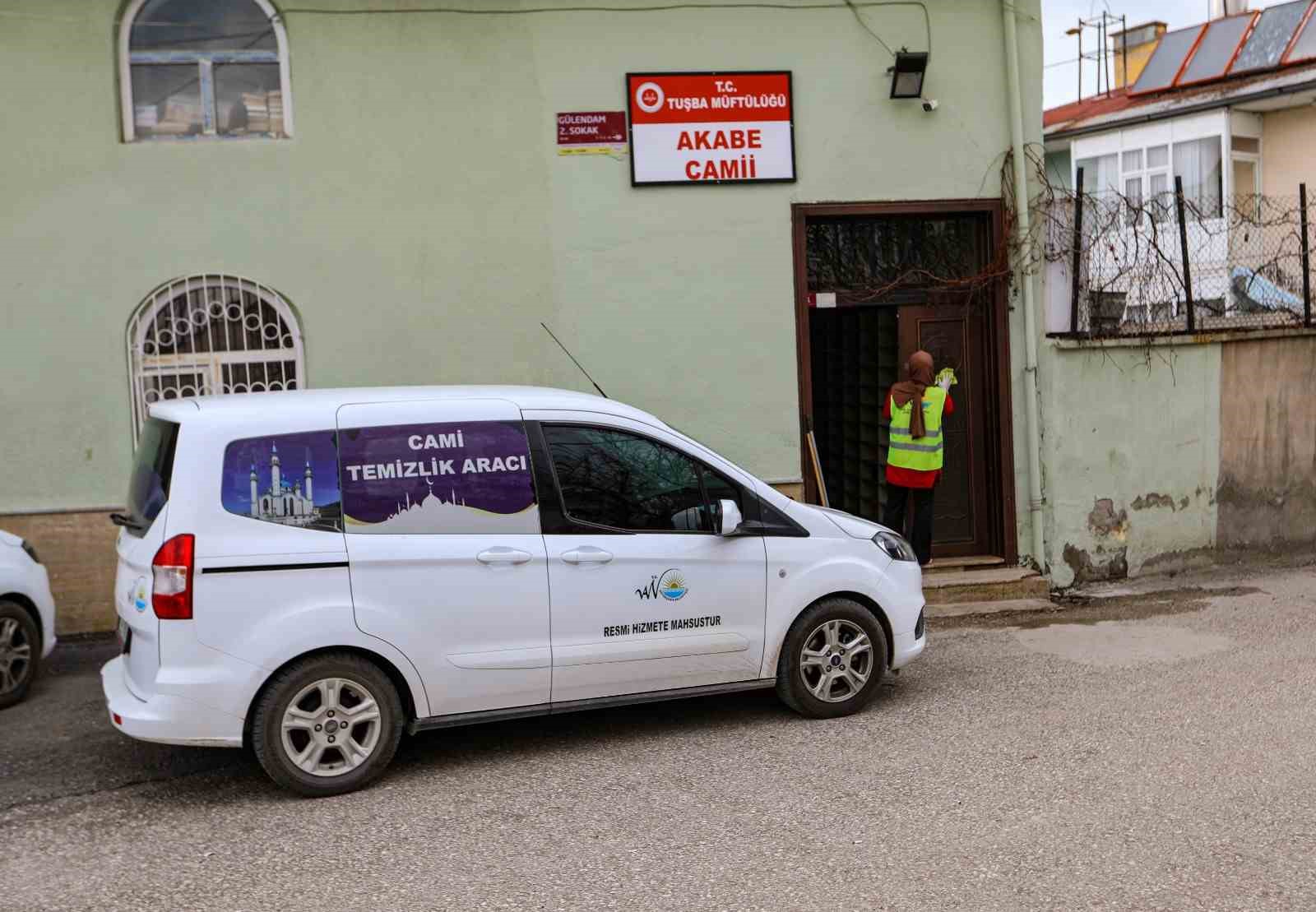 Van’da Ramazan öncesi cami temizliği