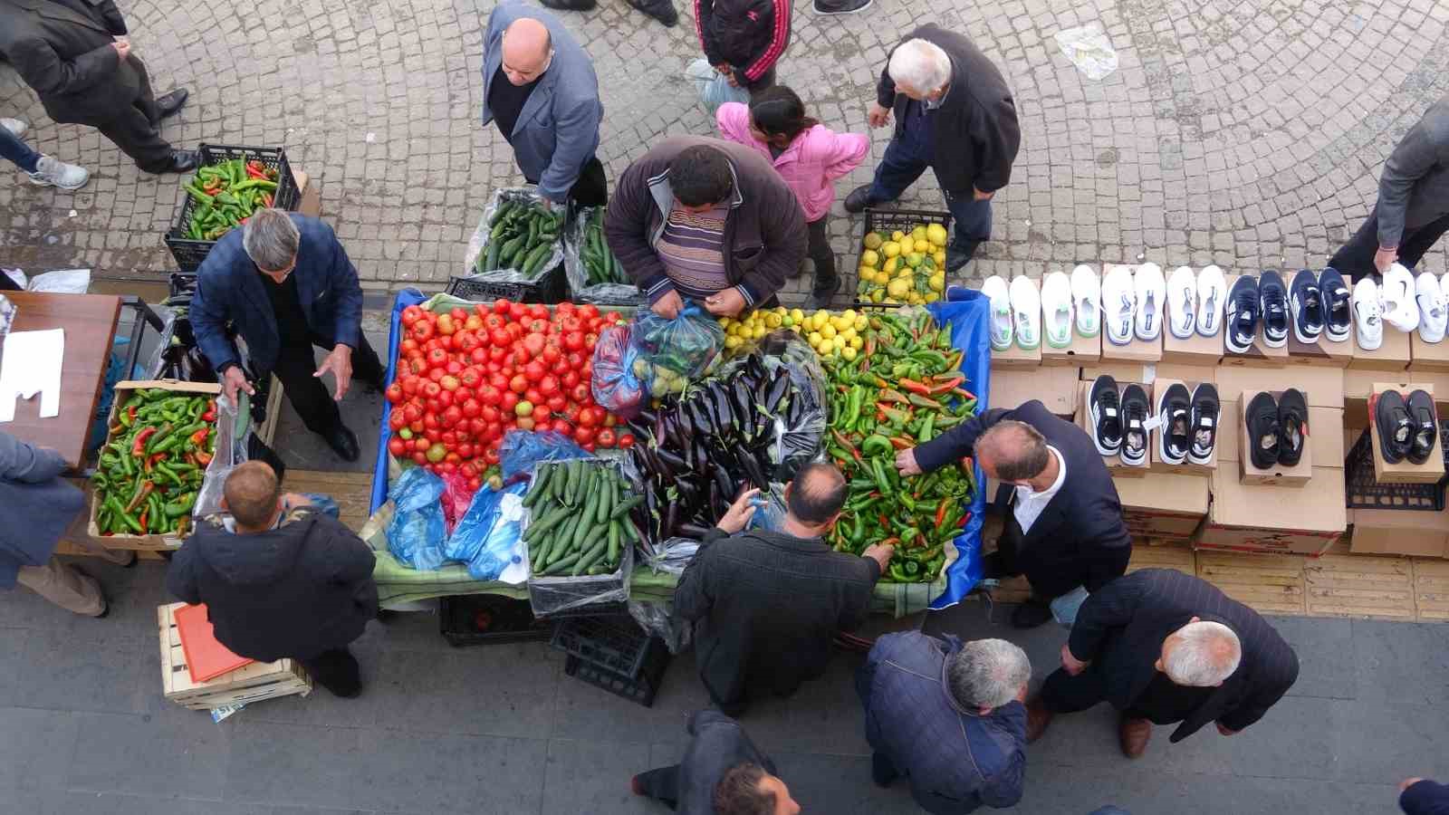 Bayram alışverişi esnafa can suyu oldu