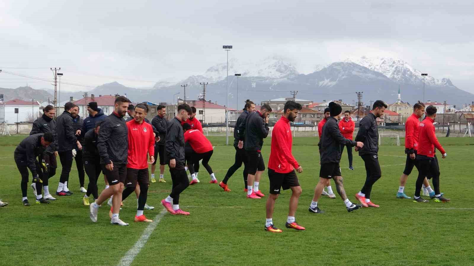 Vanspor FK kalecisi Haydar Yılmaz, Şenol Güneş’in rekorunu kırdı