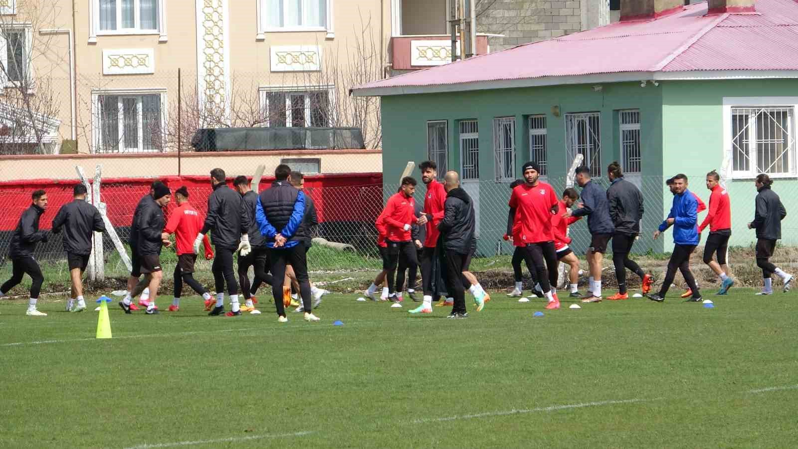 Vanspor FK kalecisi Haydar Yılmaz, Şenol Güneş’in rekorunu kırdı