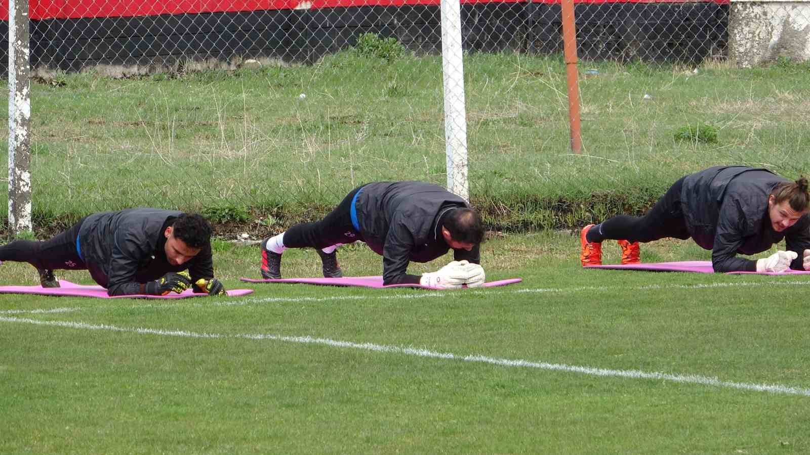 Vanspor FK kalecisi Haydar Yılmaz, Şenol Güneş’in rekorunu kırdı