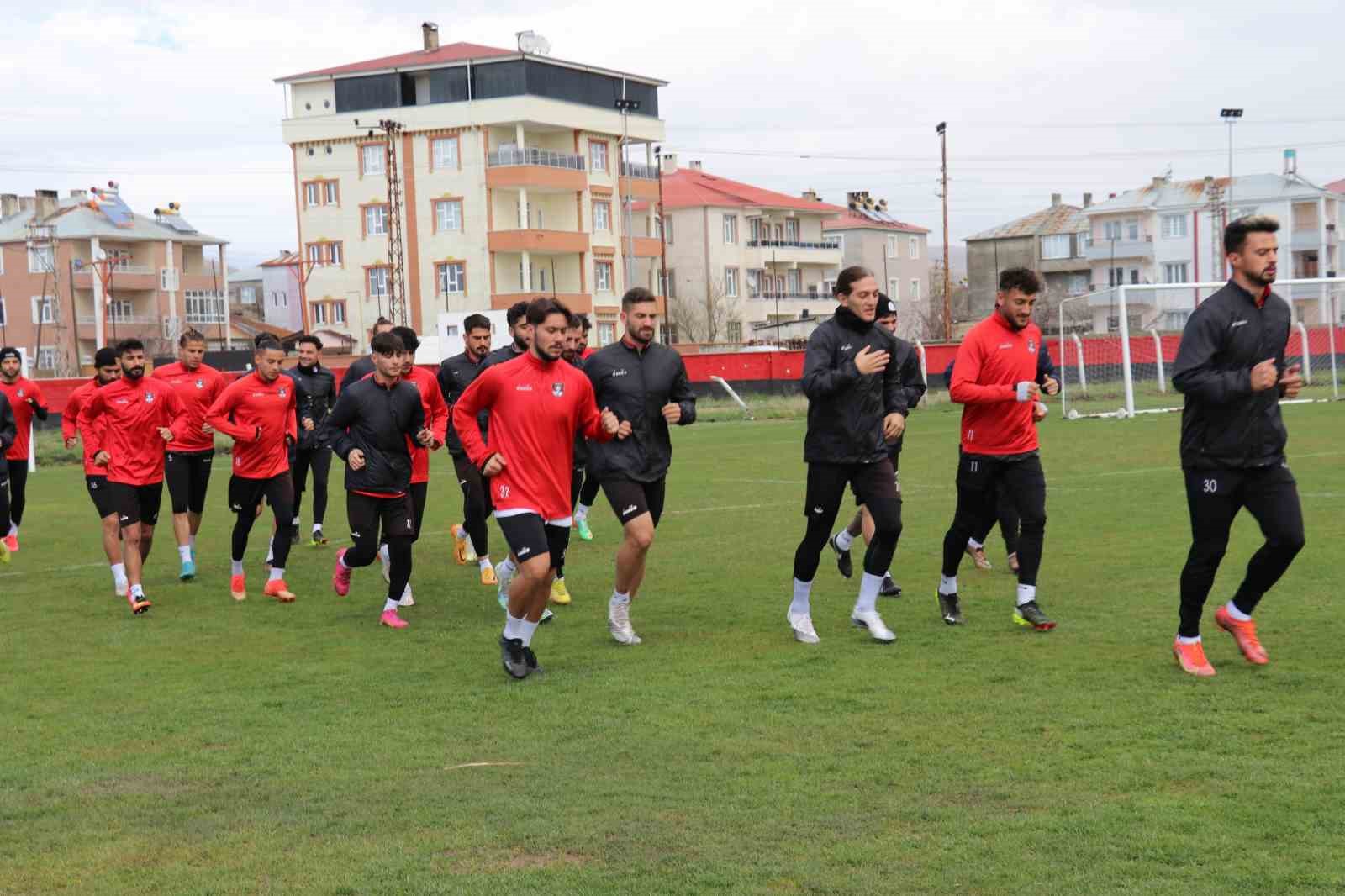 Vanspor FK kalecisi Haydar Yılmaz, Şenol Güneş’in rekorunu kırdı