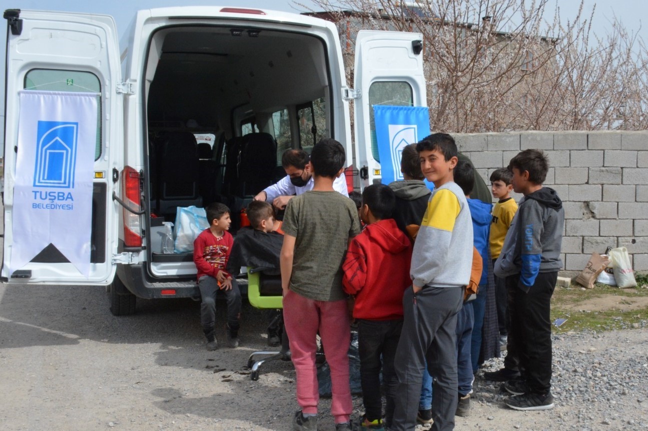 Tuşba Belediyesi hizmeti vatandaşın ayağına götürüyor