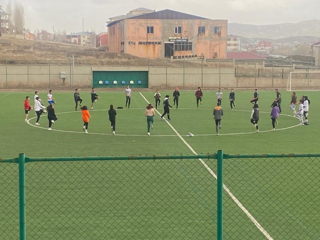 Polislik hayali olan gençlerden ücretsiz hazırlık kurslarına ilgi