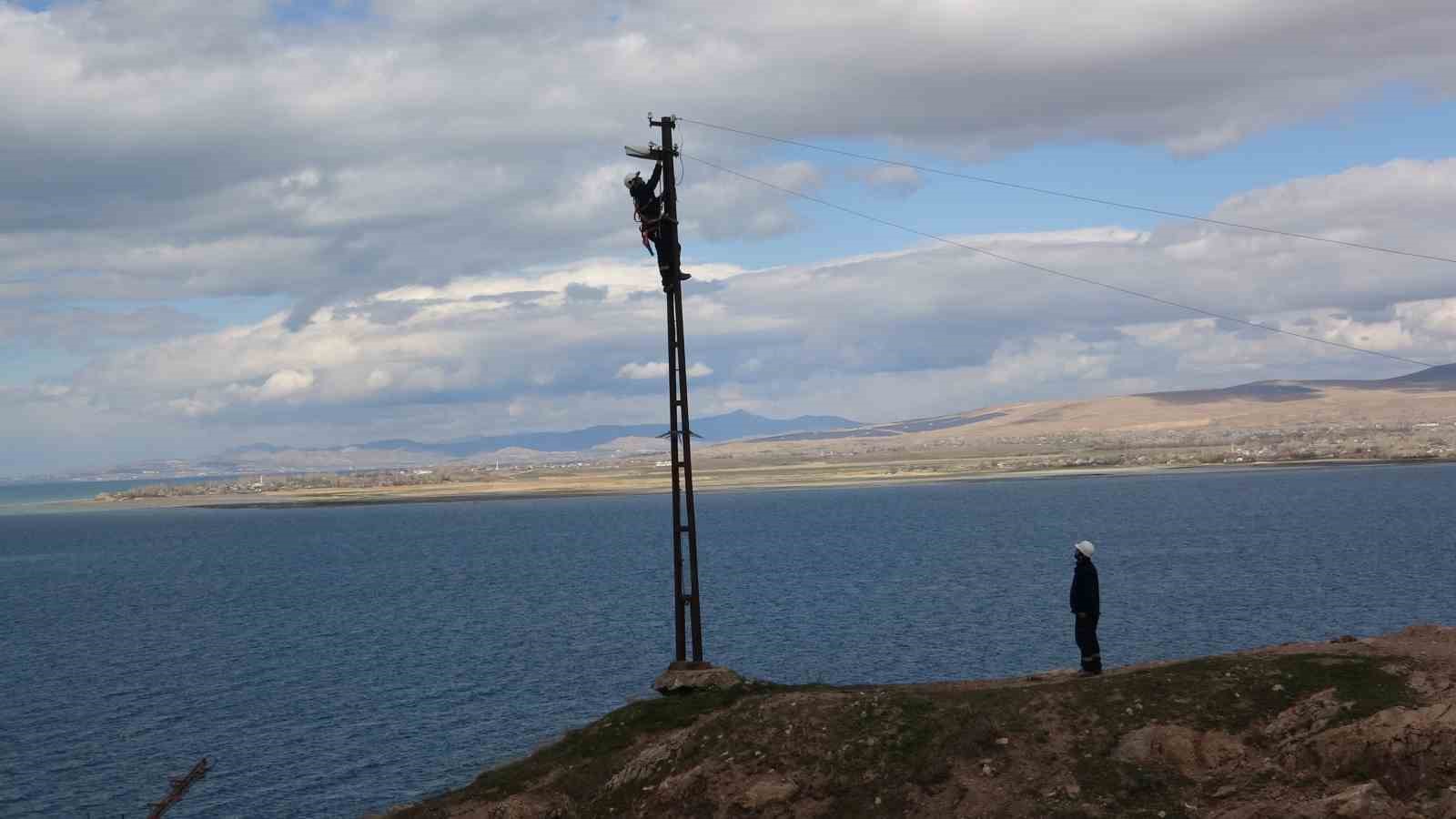 VEDAŞ personellerinin kırsal bölgede bayram mesaisi