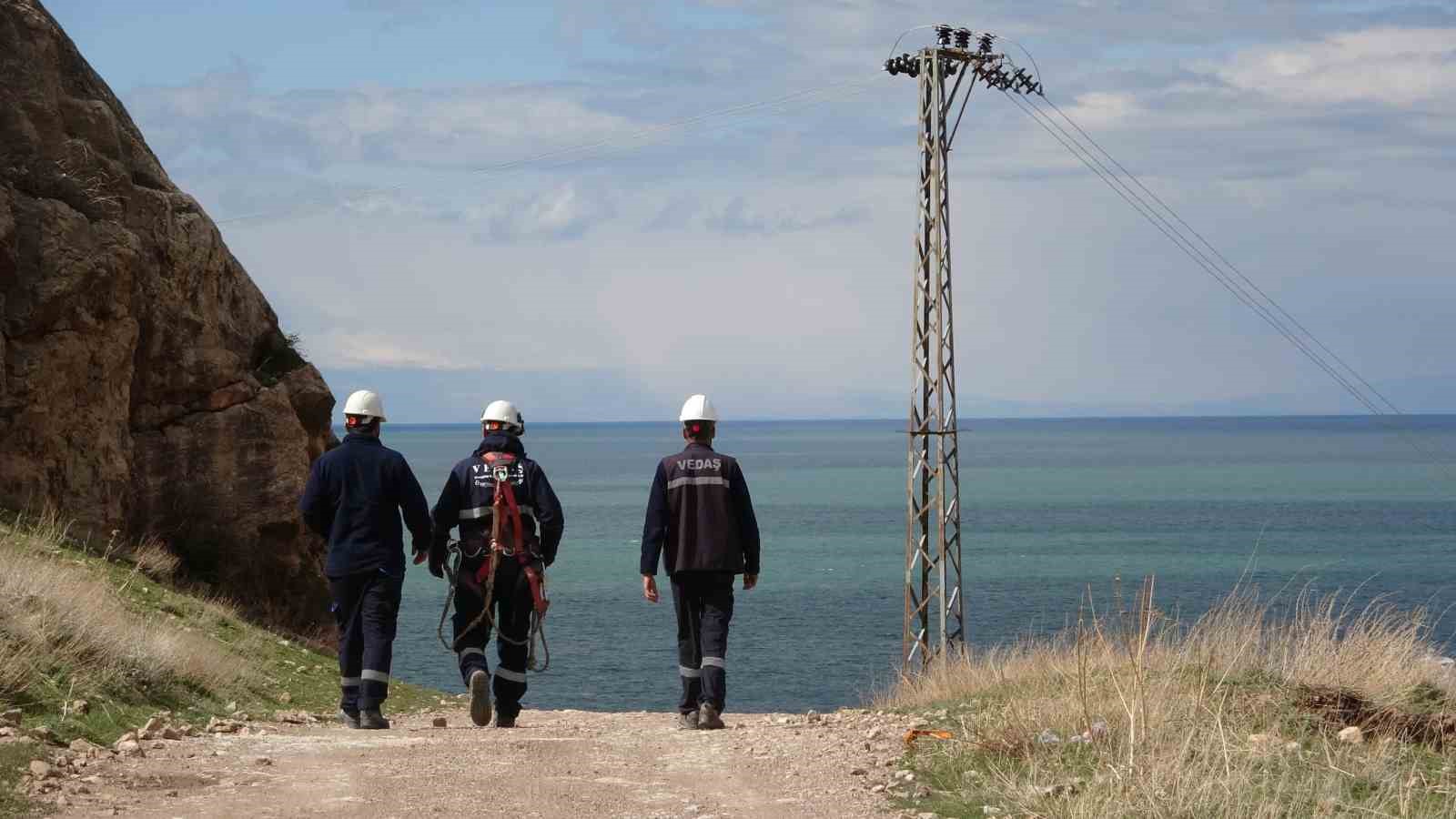 VEDAŞ personellerinin kırsal bölgede bayram mesaisi