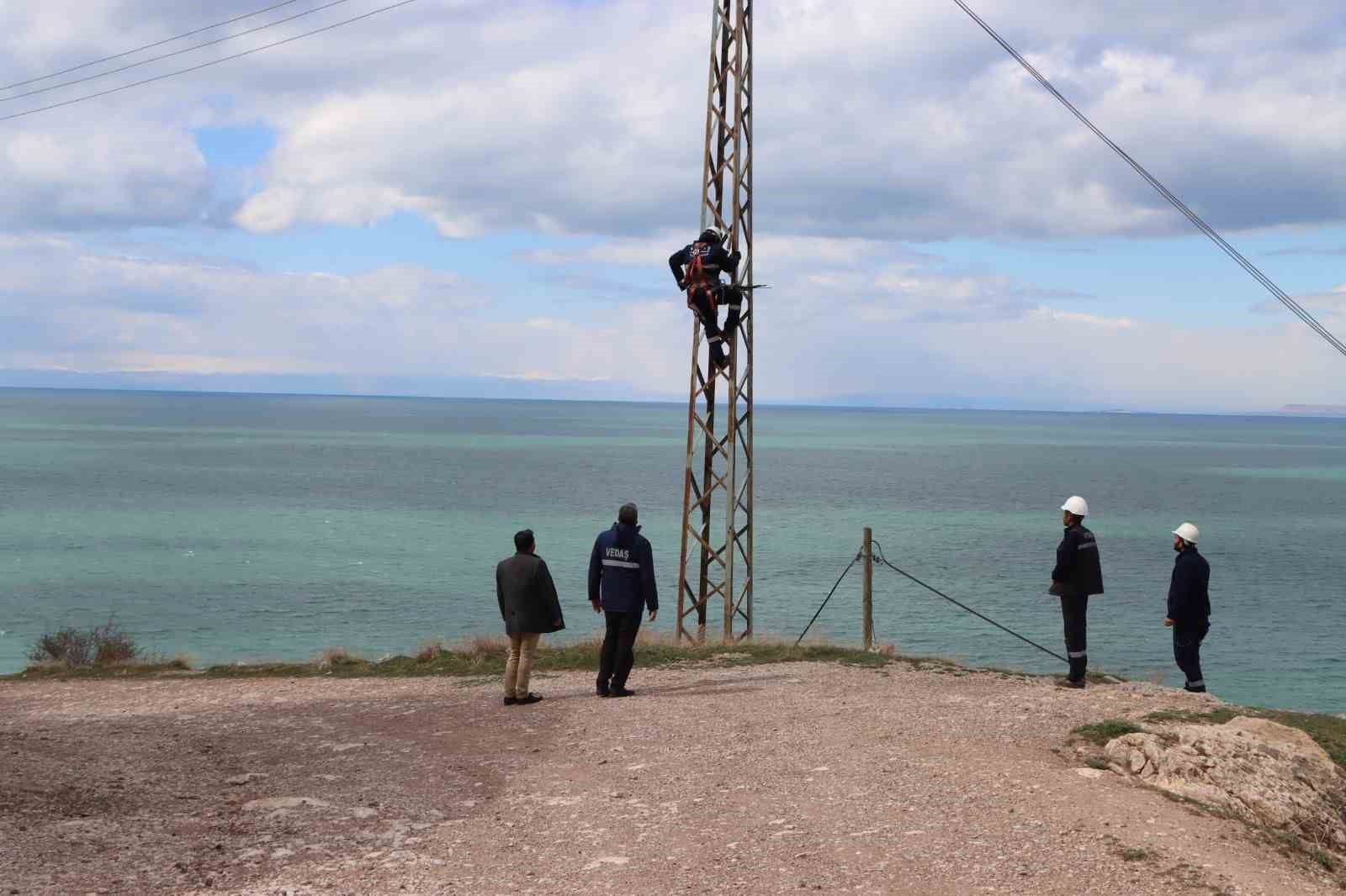 VEDAŞ personellerinin kırsal bölgede bayram mesaisi