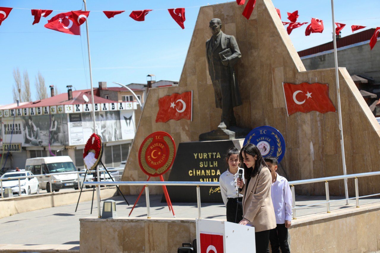 Başkale’nin düşman işgalinden kurtuluşu törenle kutlandı