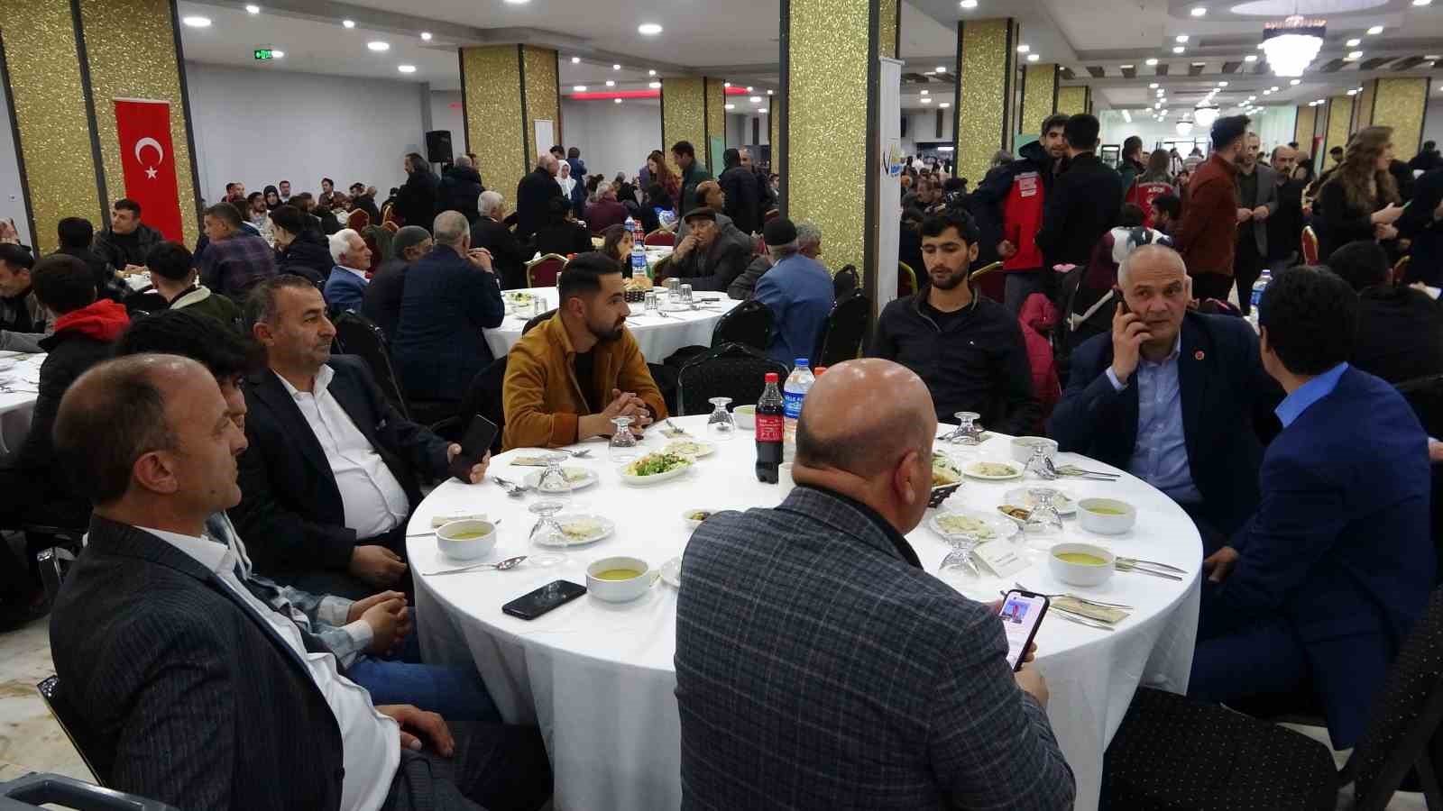 Şehit yakınları ve gaziler iftar yemeğinde bir araya geldi