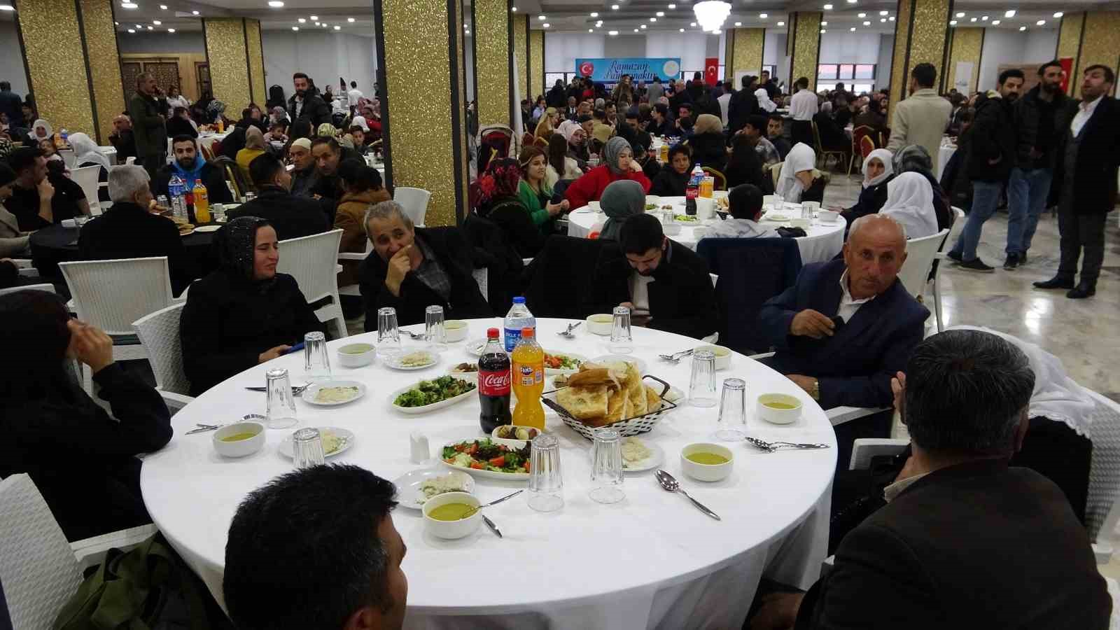 Şehit yakınları ve gaziler iftar yemeğinde bir araya geldi