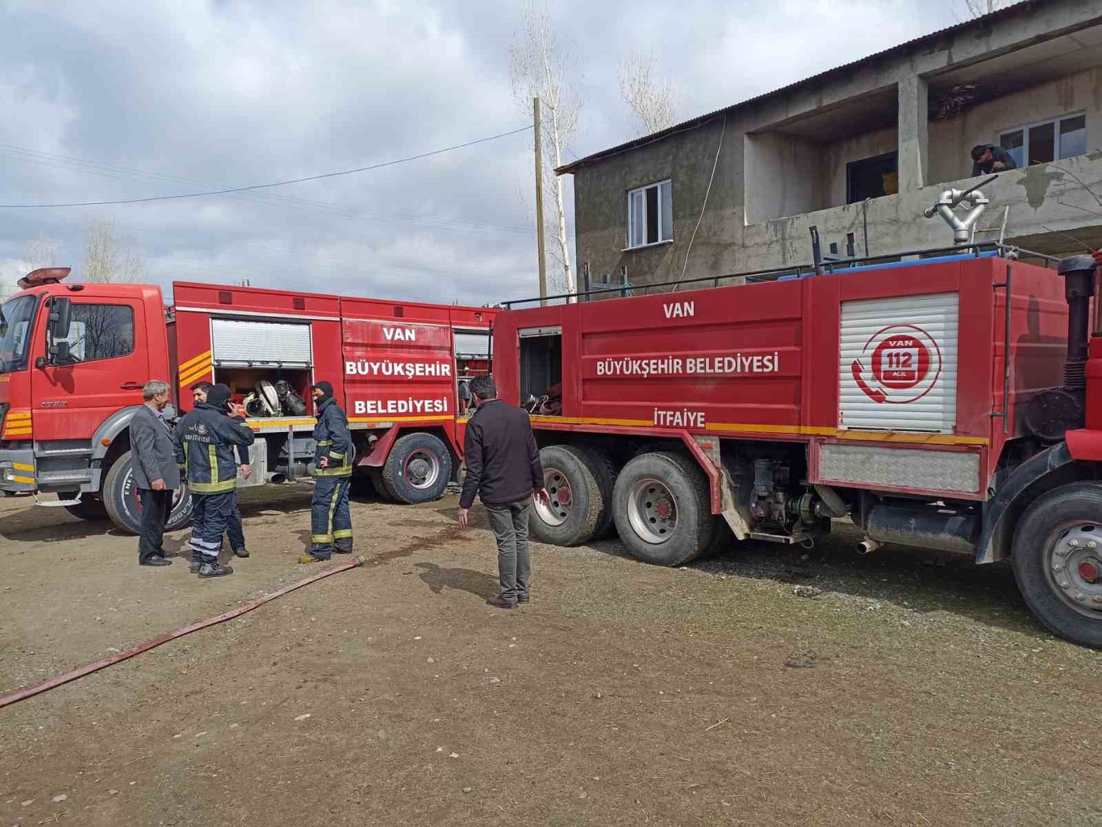 Evi yanan engelli vatandaş yardım bekliyor