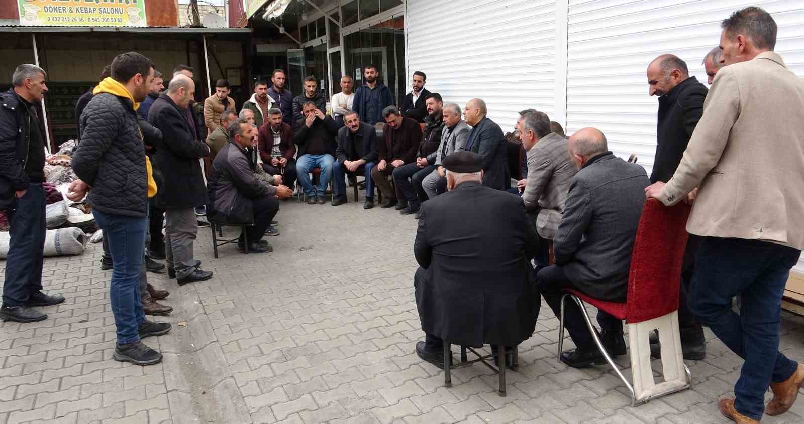 VATSO Başkanı Kandaşoğlu’ndan dükkanları yanan pazar esnafına ziyaret