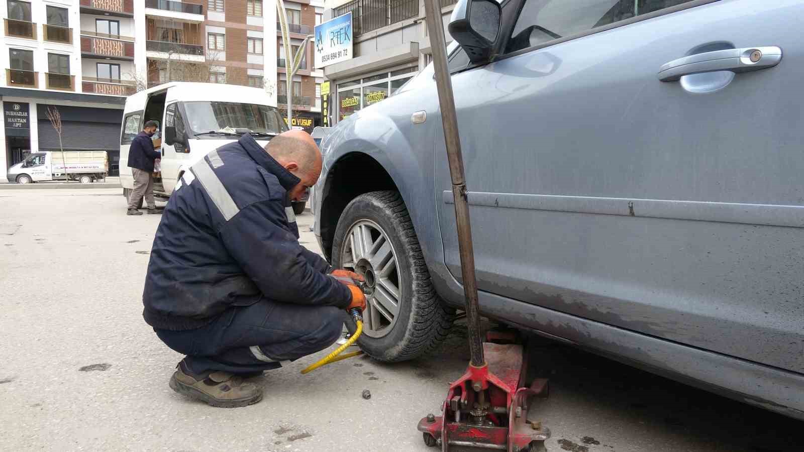 Van’daki oto lastikçilerde değişim yoğunluğu yaşanıyor