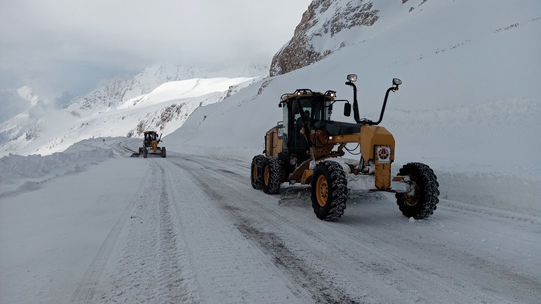 Van-Bahçesaray yolu ulaşıma açıldı