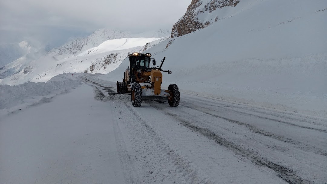 Van-Bahçesaray yolu ulaşıma açıldı