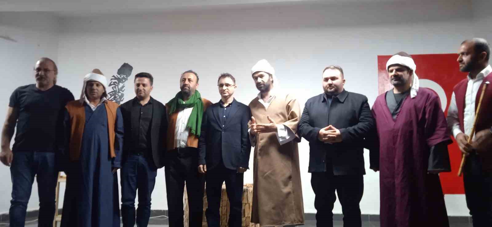 Özalp’te ‘Aşka Yanmalı Mevlana’ oyunu sahnelendi