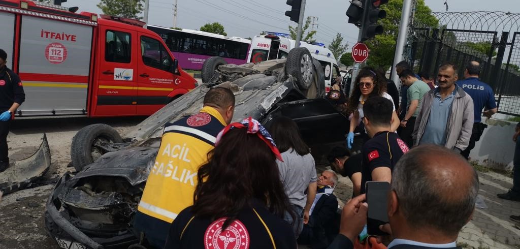 Van’da 2 ayrı trafik kazası: 4 yaralı