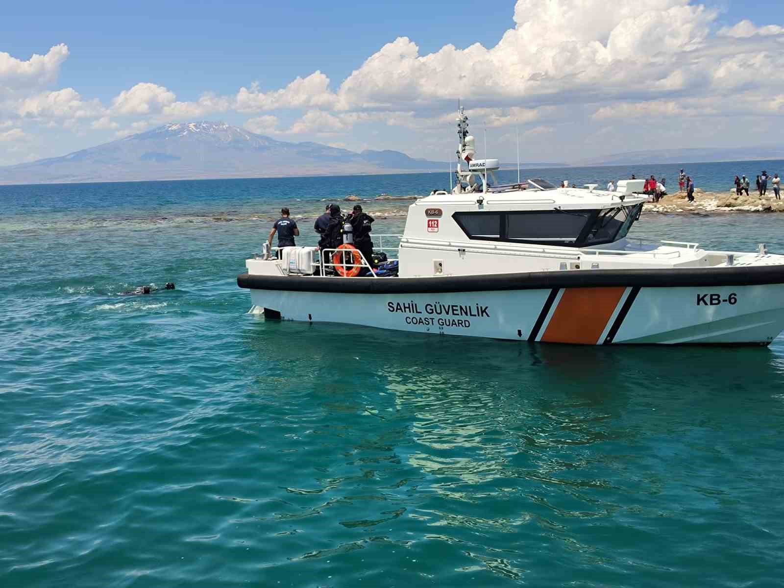 Serinlemek için Van Gölü’ne giren 2 kişi boğuldu