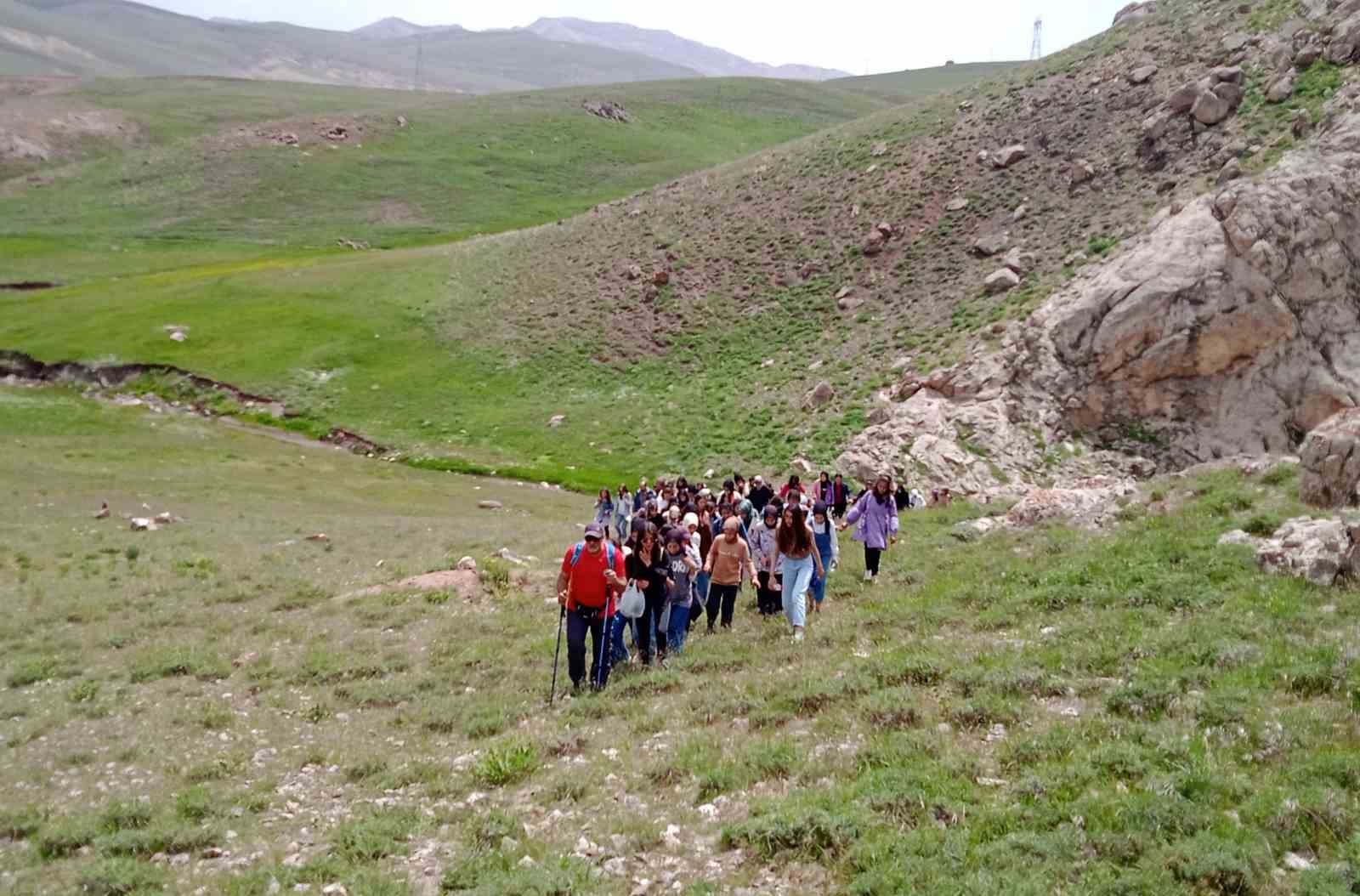 Özalp’te ‘Gençler Özalp ve Saray’ı Tanıyor’ projesi