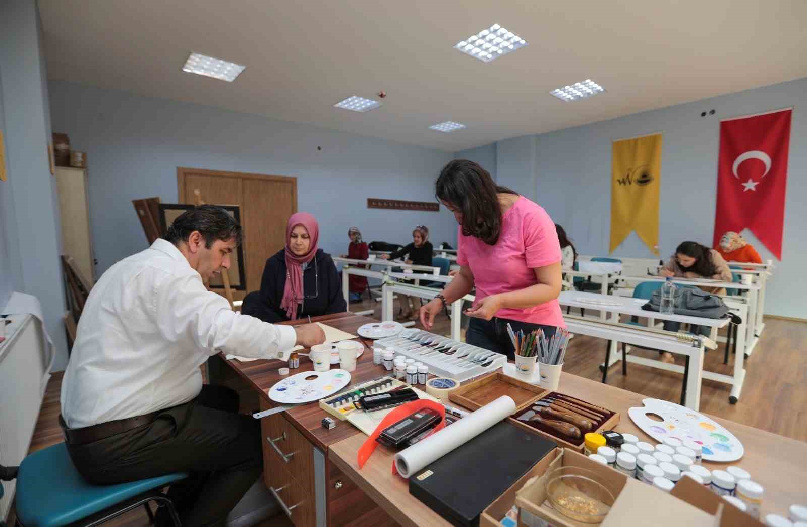 Van Büyükşehir Belediyesi tezhip sanatı kursu açtı