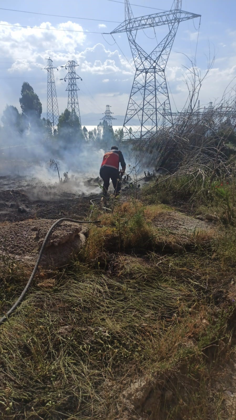 Hidroelektrik santrali arazisinde korkutan yangın