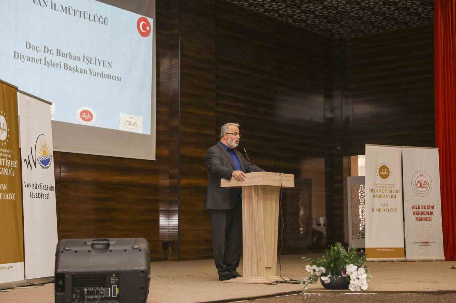 Van’da ‘Merhamet Ocağı Ailemiz’ konferansı düzenlendi