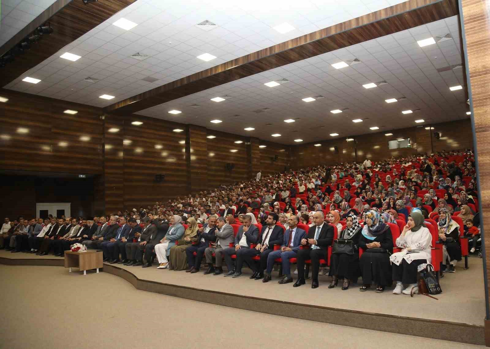 Van’da ‘Merhamet Ocağı Ailemiz’ konferansı düzenlendi