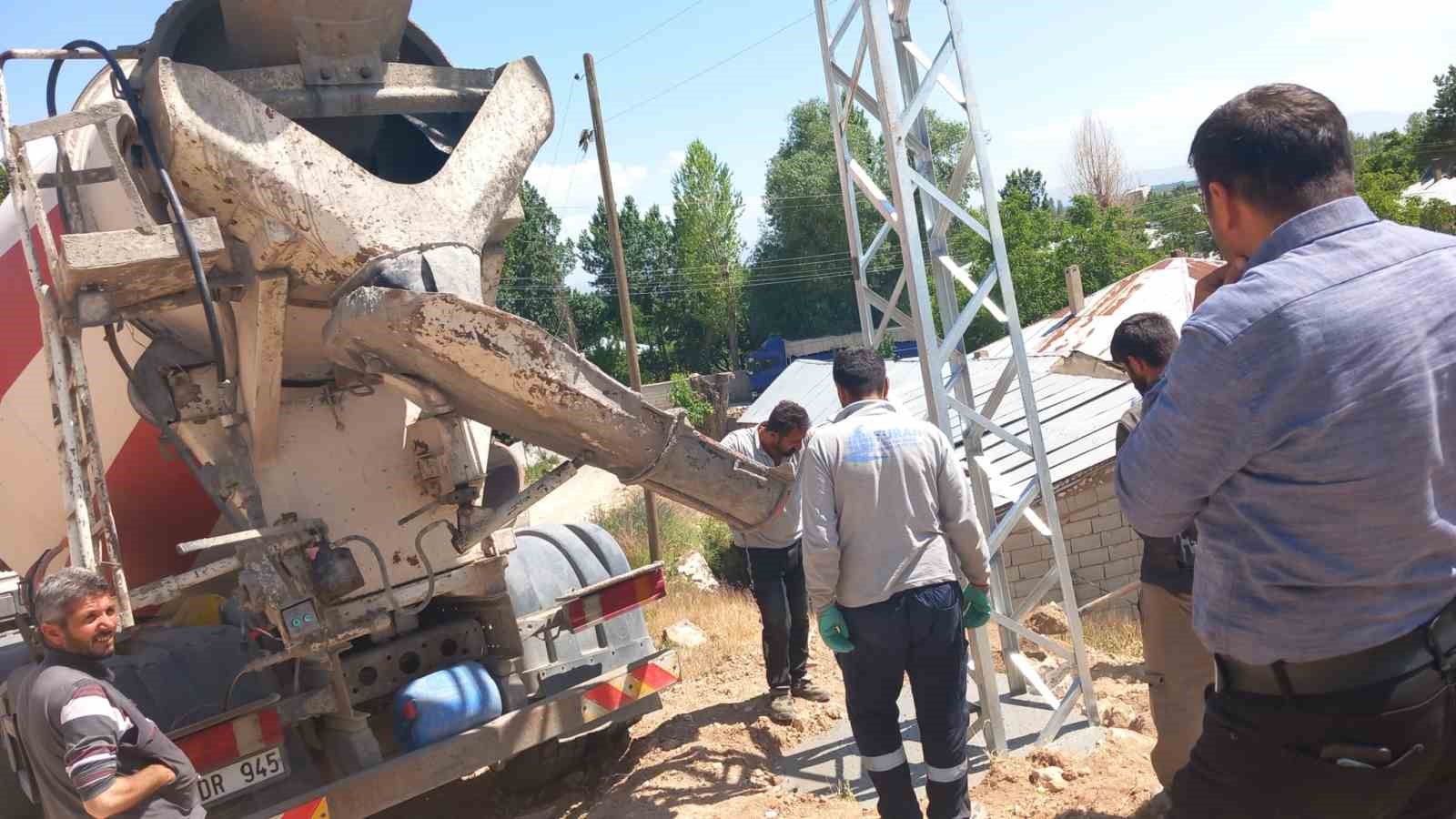 Erciş’te yetersiz gelen su şebekesine takviye sondaj vuruldu