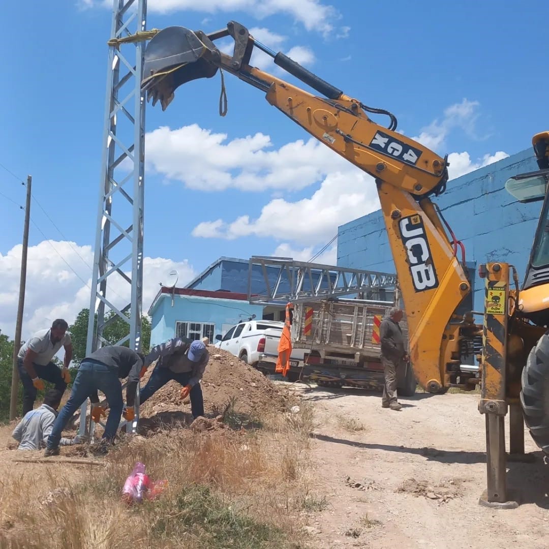 Erciş’te yetersiz gelen su şebekesine takviye sondaj vuruldu