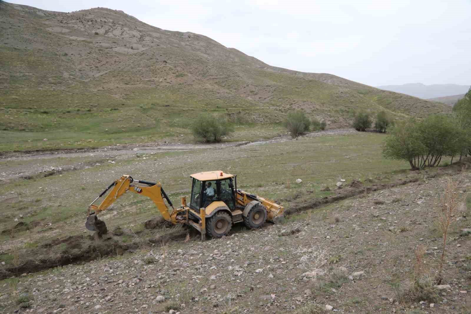 Van Büyükşehir Belediyesi tarımsal faaliyetlerine start verdi