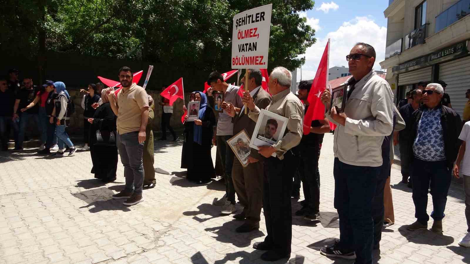 Vanlı anne: “Bizi yıldırmak için çocuklarımızın ölüsünü paylaşıyorlar”