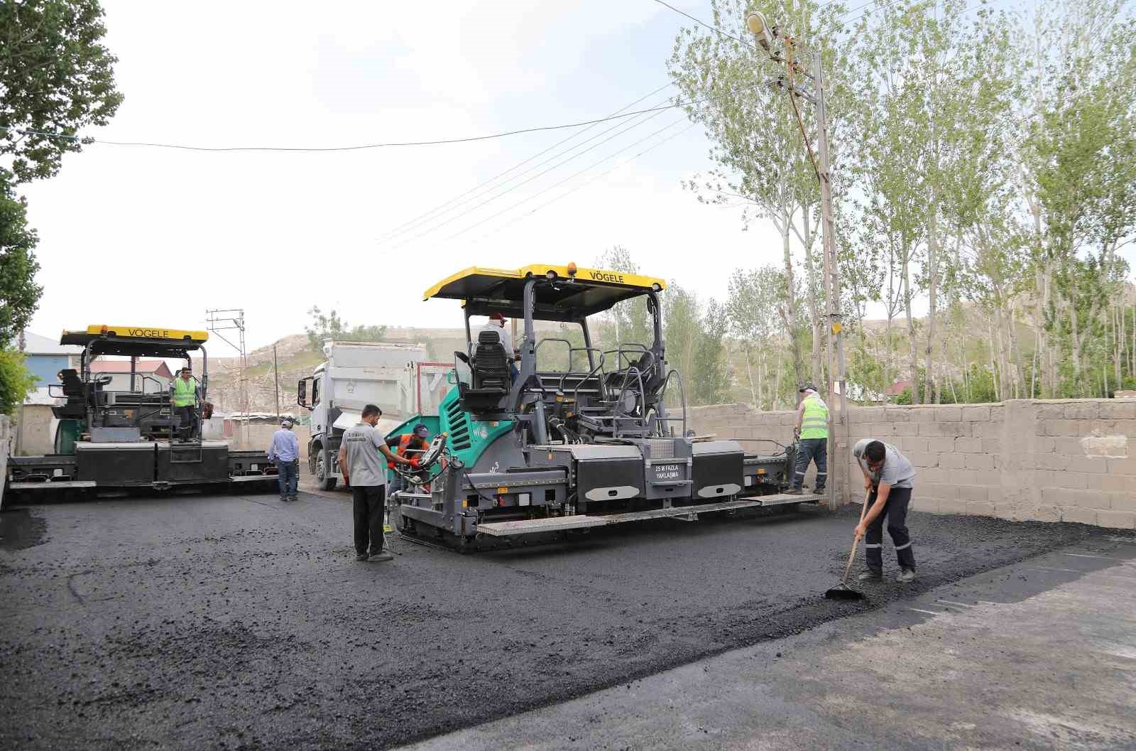 Van Büyükşehir Belediyesinden yol asfaltlama çalışması