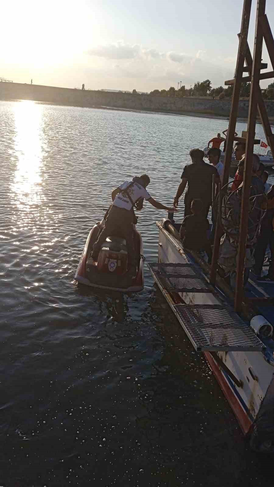 Deniz polisi, boğulmalara karşı halkı bilgilendiriyor