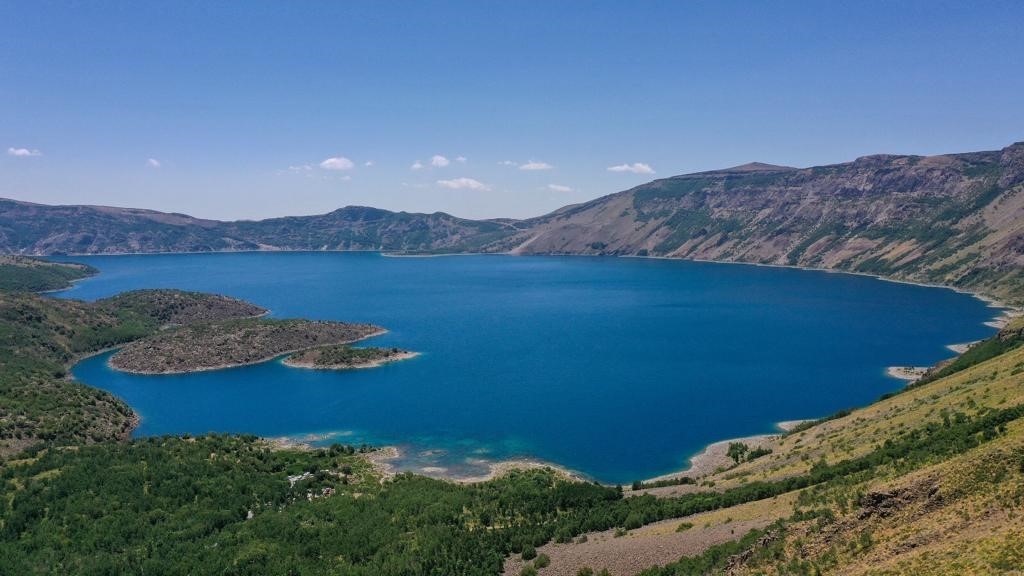 2. Van Denizi Yüzme Festivali, Nemrut Krater Gölü’nde yüzme etkinliğiyle sürüyor