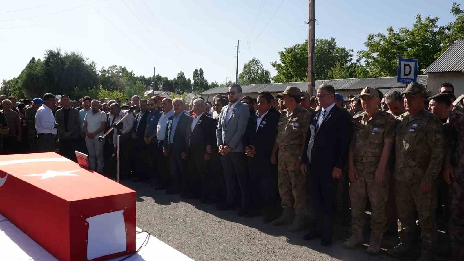 Şehit Enes Kırmızıkoç gözyaşları arasında son yolculuğuna uğurlandı