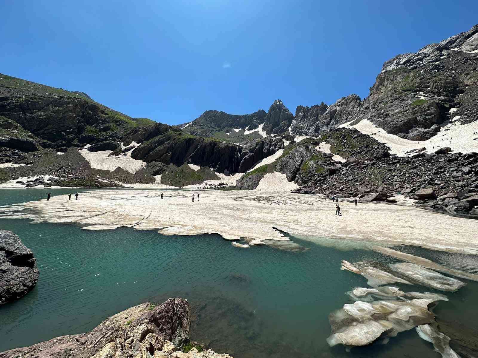 Hakkari’de terörden temizlenen Cilo Dağları ve Sat Buzul Gölleri’ne yoğun ilgi