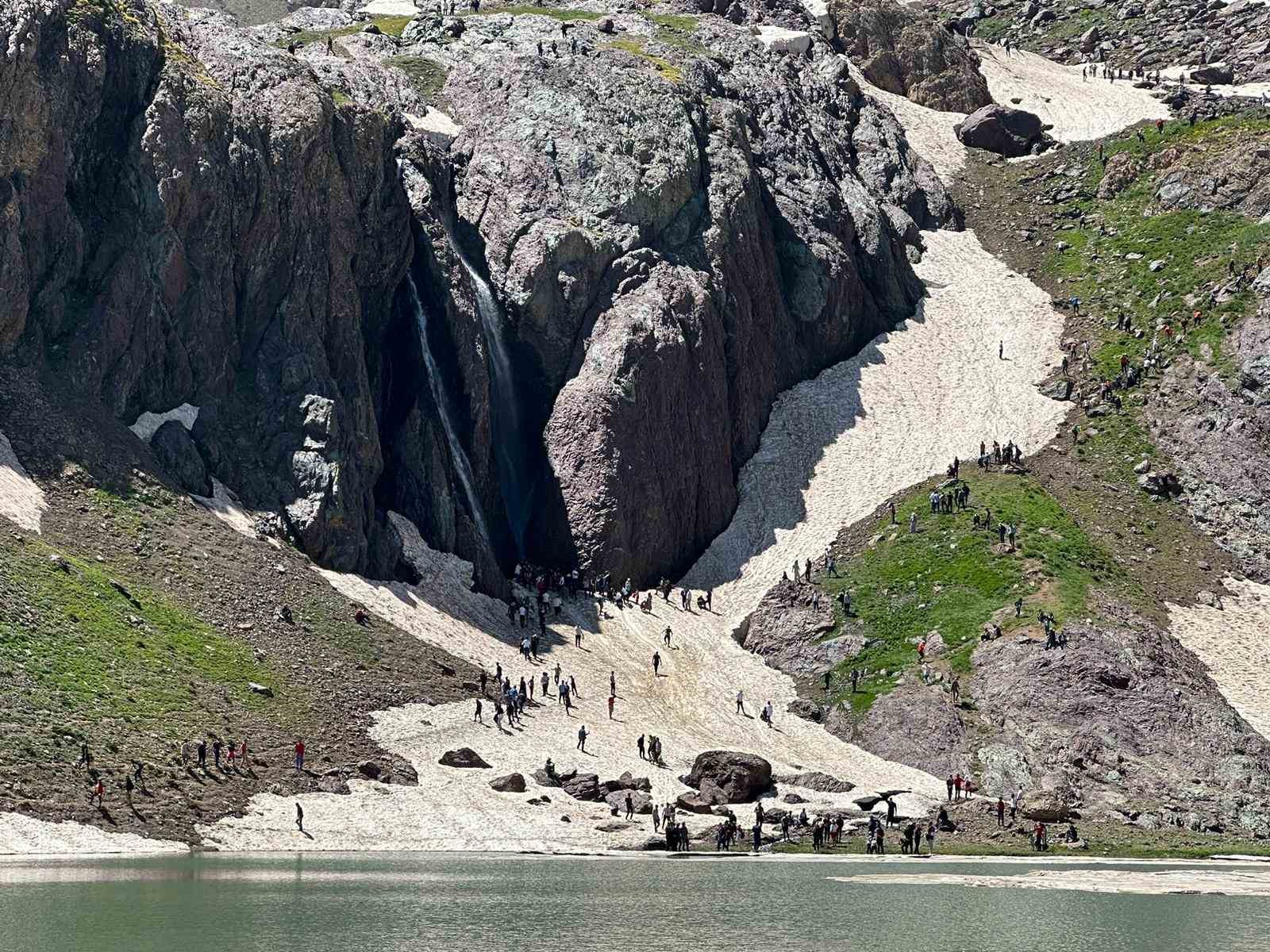 Hakkari’de terörden temizlenen Cilo Dağları ve Sat Buzul Gölleri’ne yoğun ilgi