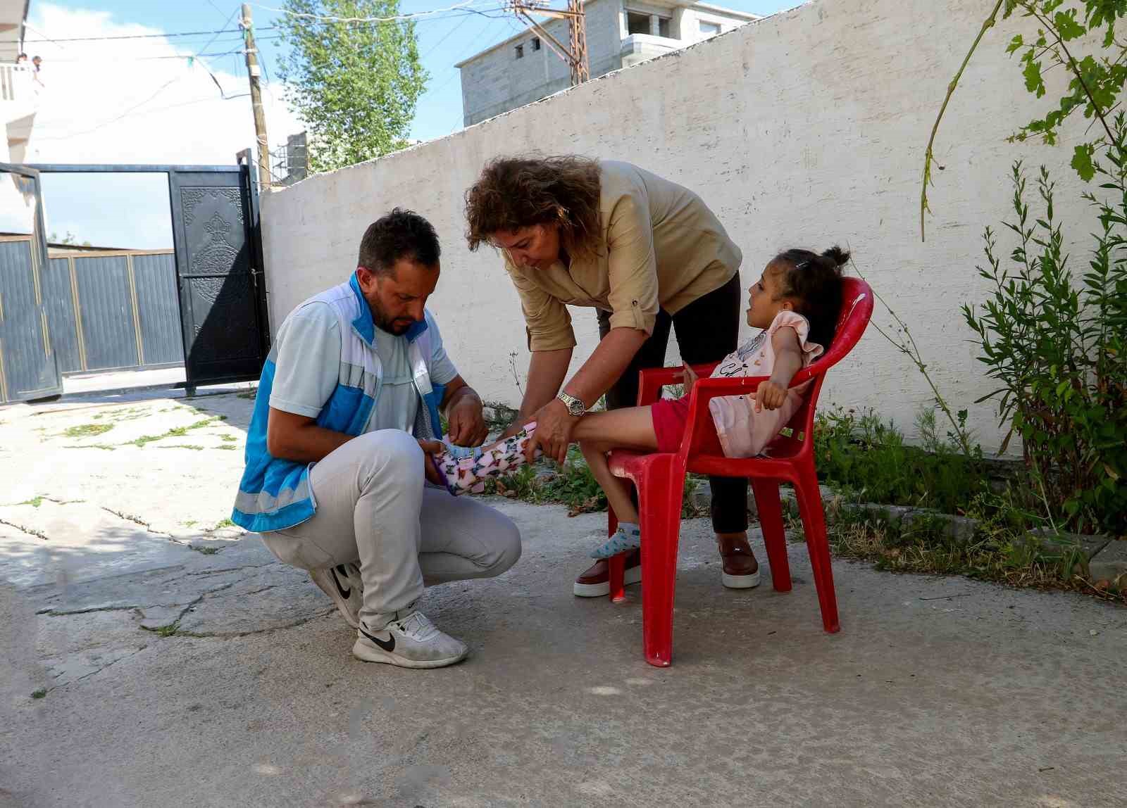 Van’da engelli vatandaşlara tekerlekli sandalye ve medikal malzemesi desteği