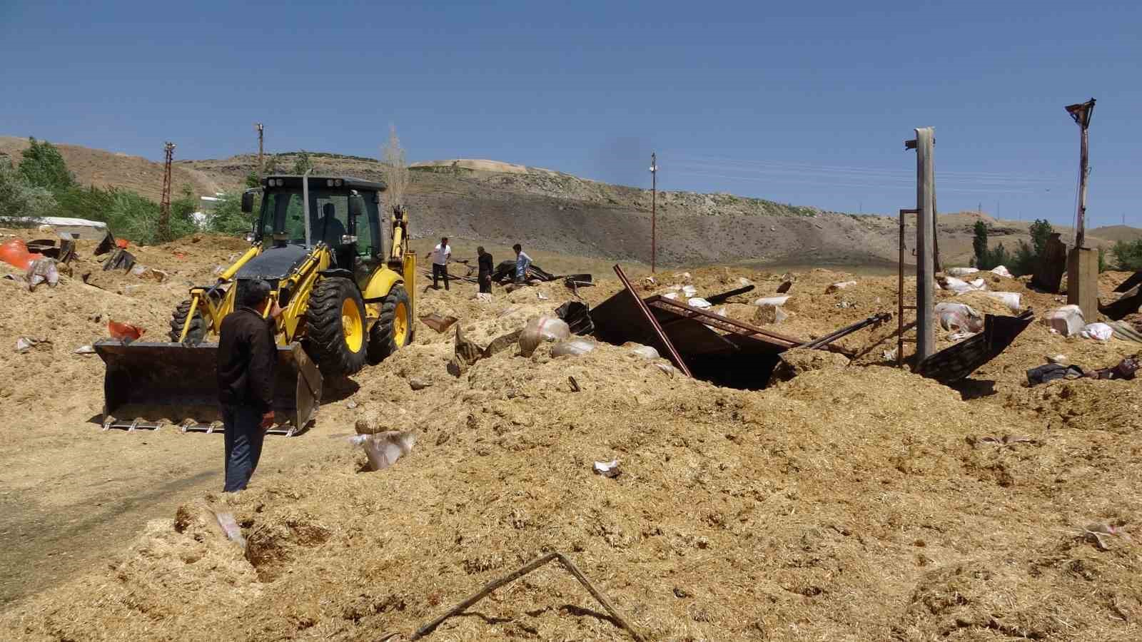 Van’daki büyük yangının hasarı gün ağarınca ortaya çıktı