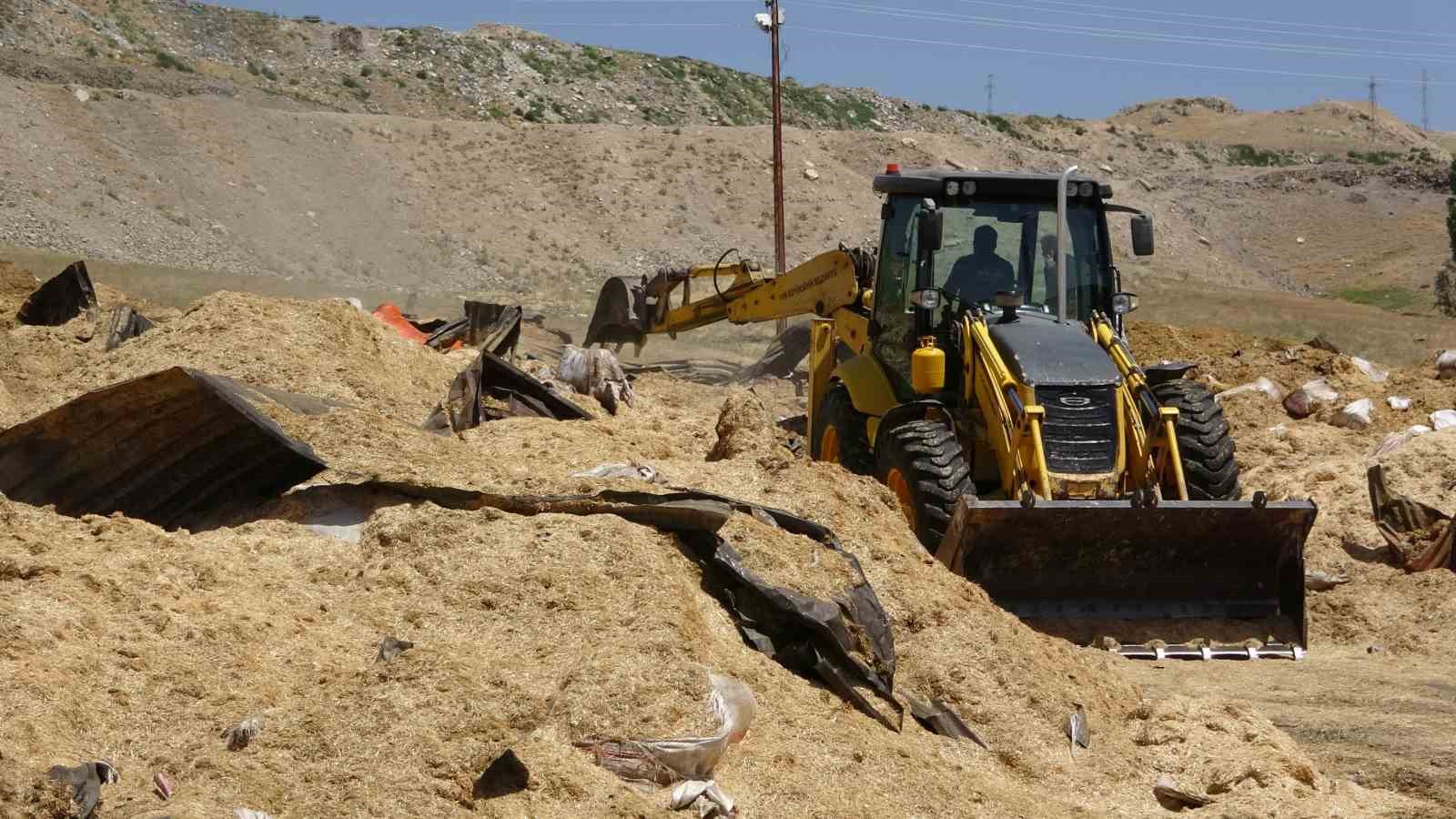 Van’daki büyük yangının hasarı gün ağarınca ortaya çıktı